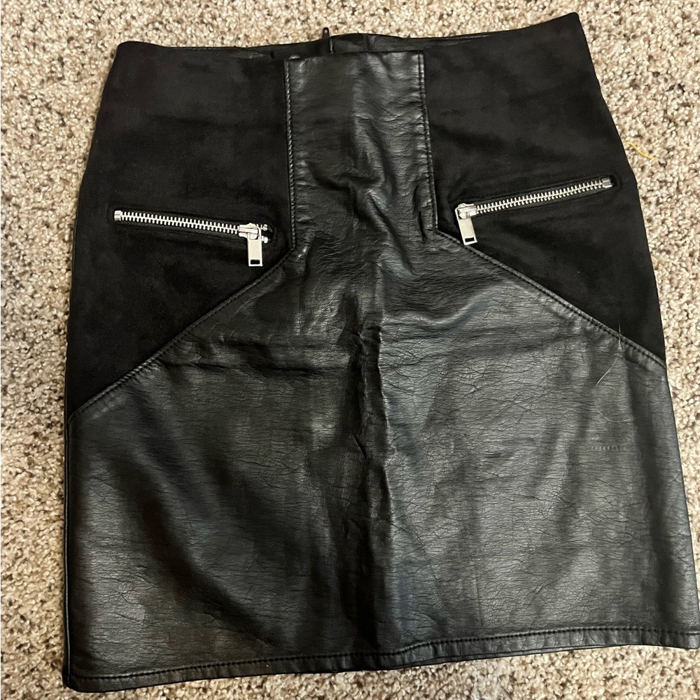 H&M faux leather and suede mini skirt - size S
